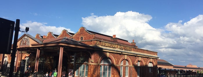 Birmingham Moor Street Railway Station (BMO) is one of Tempat yang Disukai Carl.