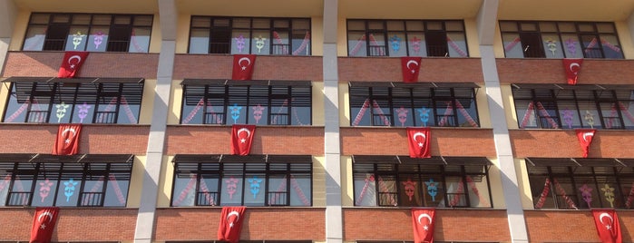 Kültür Koleji is one of Posti che sono piaciuti a Başak.