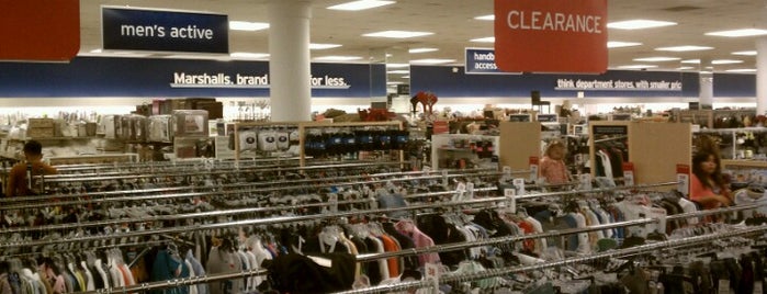 Marshalls is one of Lugares favoritos de Janine.