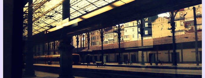 Estação Ferroviária de Porto-São Bento is one of Locais Favoritos.