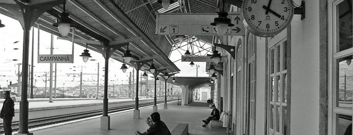 Estação Ferroviária de Porto-Campanhã is one of Locais Favoritos.