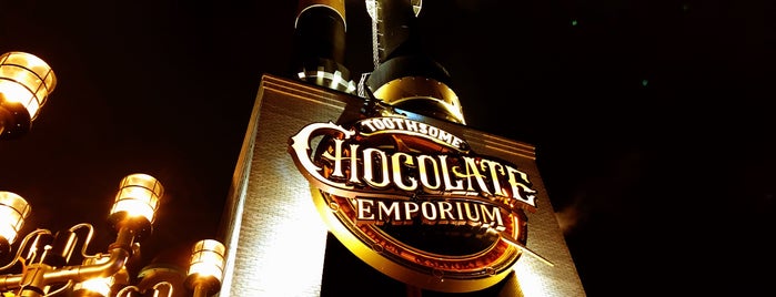 Toothsome Chocolate Emporium and Savory Feast Kitchen is one of Lugares favoritos de John.