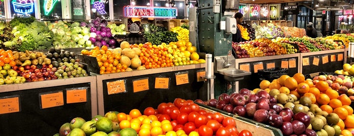 Reading Terminal Market is one of Orte, die John gefallen.