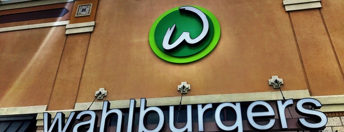 Wahlburgers is one of Tempat yang Disukai John.