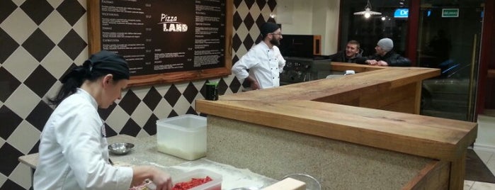 Pizzaland is one of Posti che sono piaciuti a Rasa.