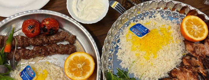 Nosrat Kabab House | خانه کباب نصرت is one of رستورانهای ایرانی.