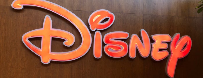 Disney store is one of Darwin'in Beğendiği Mekanlar.