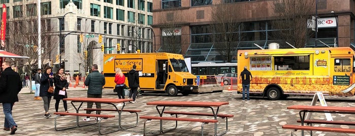 Street Food City is one of Lieux qui ont plu à Nadine.