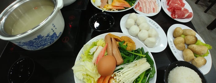Mini Steamboat Delight is one of Lugares favoritos de Victor.
