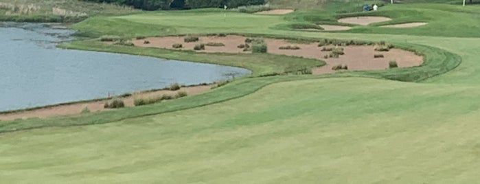 Troy Burne Golf Course is one of Ben'in Kaydettiği Mekanlar.