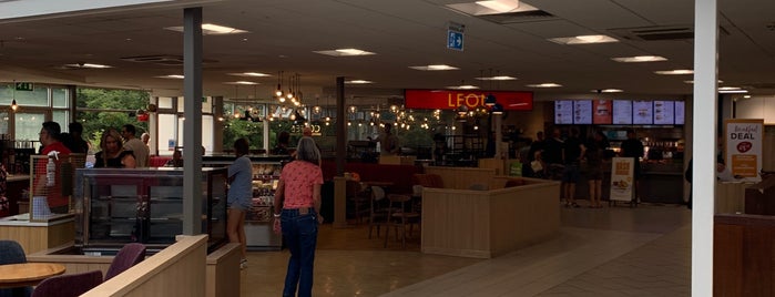 Rownhams Westbound Motorway Services (Roadchef) is one of Roadchef.