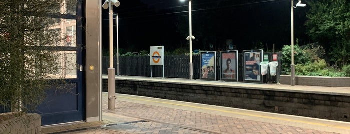 Brondesbury Park Railway Station (BSP) is one of Stations - NR London used.