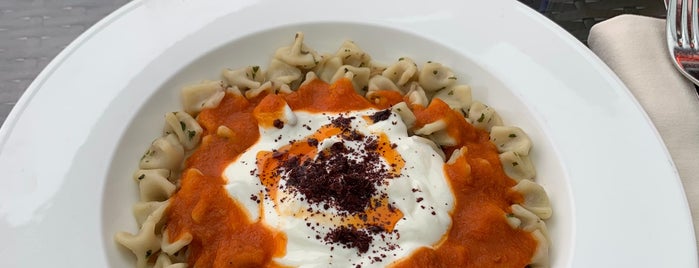 Divan Brasserie Bebek is one of İstanbul'da Paskalya.