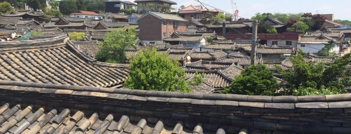 Bukchon Hanok Village is one of Guide to Seoul.