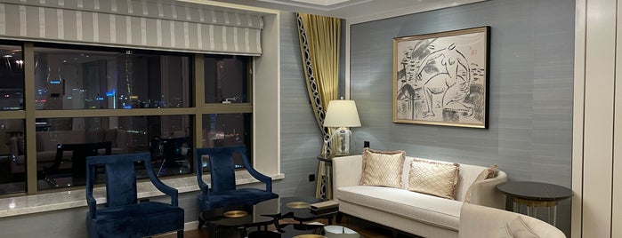 The St. Regis Shanghai Jing’an is one of Lugares favoritos de Arne.
