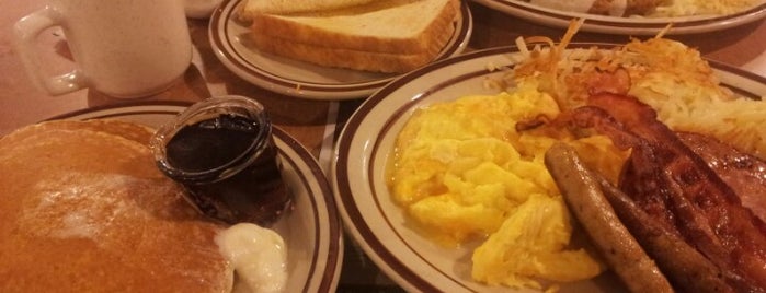 Denny's is one of Lugares favoritos de Mary.