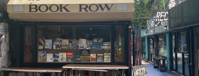 Book Row / Better Read Than Dead is one of Gespeicherte Orte von Kimmie.