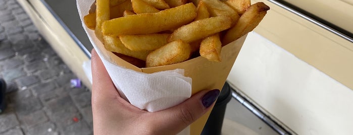 Friture Pitta de la Chapelle is one of Frites.