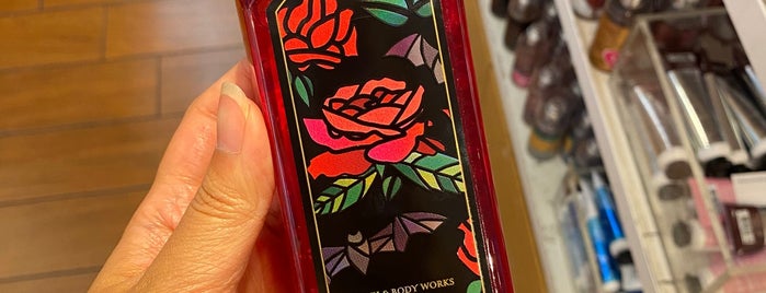 Bath & Body Works is one of Shopping New York.