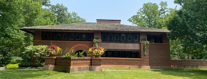Arthur B. Heurtley House is one of The Futurists.