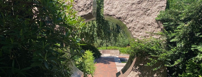 The Moongate Garden is one of DC Monuments Run.
