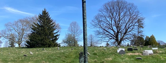 Hand Flower Sculpture is one of Landmarks of Green-Wood Cemetery.