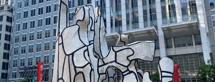 Monument with Standing Beast - Dubuffet sculpture is one of Stacy 님이 저장한 장소.