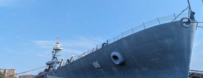 Battleship North Carolina is one of Aaron'un Beğendiği Mekanlar.