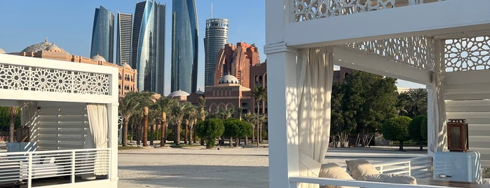 Emirates Palace Beach شاطئ قصر الإمارات is one of สถานที่ที่ Abdulaziz ถูกใจ.