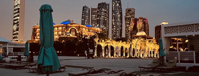 Emirates Palace Beach شاطئ قصر الإمارات is one of Дубай.