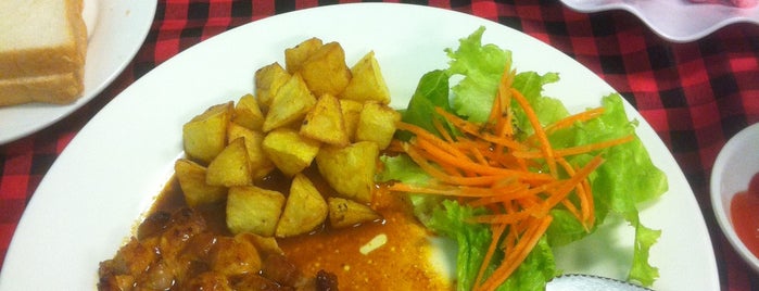 Gummy Chicken Steak is one of Must try feasting place.