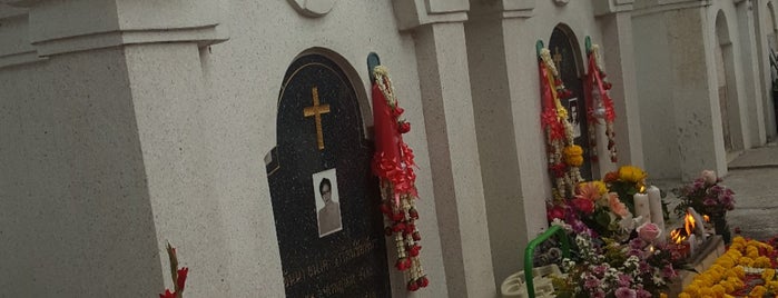 Holy Family Church:  Wat Phra Visuthiwongse is one of Lieux qui ont plu à Liftildapeak.