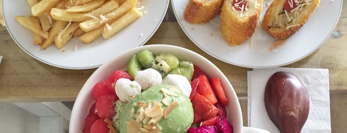 cafe hello bingsu is one of Depok.