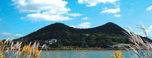 鞍掛山 is one of 紅梅と水仙、清流…そしてさぬきうどん発祥のまち、綾川町.