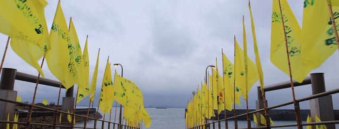 高見島港 is one of Lugares favoritos de Koji.