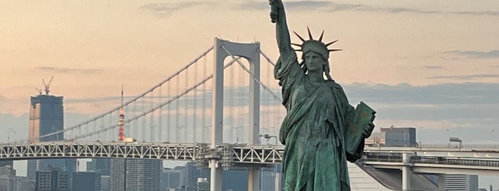 Statue of Liberty is one of สถานที่ที่ Diana ถูกใจ.