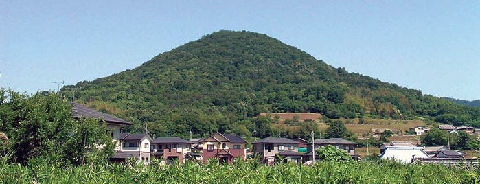 十瓶山 is one of 紅梅と水仙、清流…そしてさぬきうどん発祥のまち、綾川町.