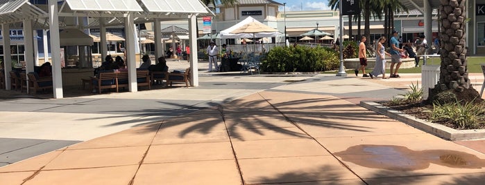 Tampa Premium Outlets Food Court is one of สถานที่ที่บันทึกไว้ของ Kimmie.