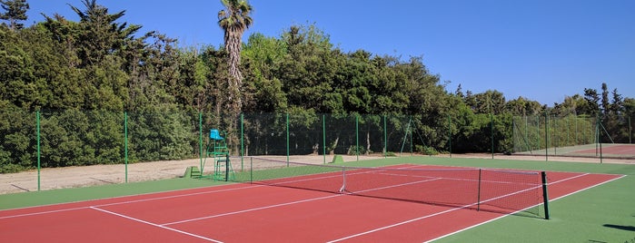 Tennis Courts Baia Di Conte is one of Tempat yang Disukai Artem.