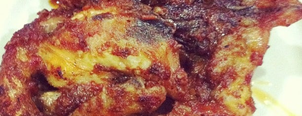 RM Ayam Bakar Taliwang is one of Remy Irwanさんのお気に入りスポット.