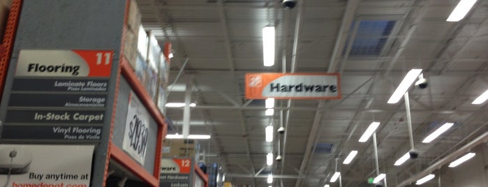 The Home Depot is one of Lieux qui ont plu à Ryan.