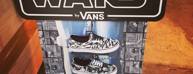 Vans Store is one of Locais curtidos por Leanne.
