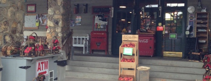 Betty's Country Store is one of Mario'nun Beğendiği Mekanlar.