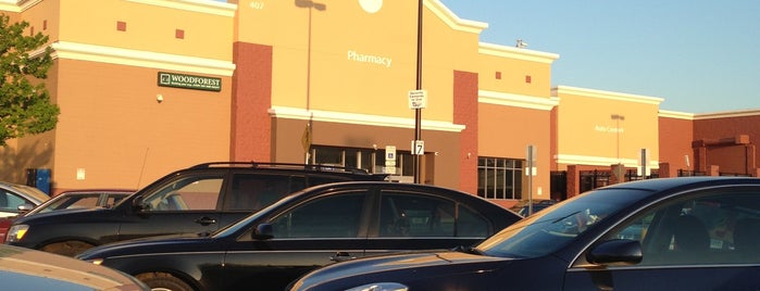 Walmart Supercenter is one of pasadena.