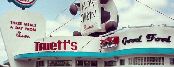 Chick-fil-A is one of Lugares favoritos de Ashley.