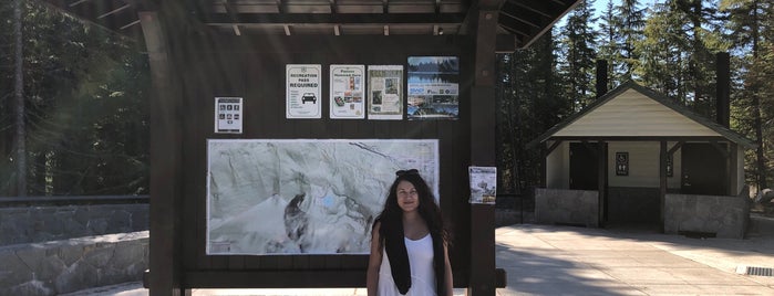 Mirror Lake Trailhead is one of Stacyさんの保存済みスポット.