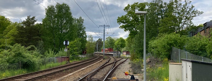 Storängen (L) is one of SE - Sthlm - Saltsjöbanan.