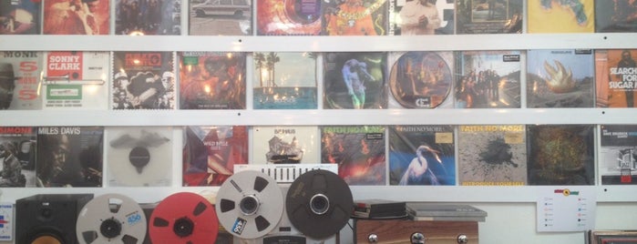 Música en Vinyl is one of สถานที่ที่บันทึกไว้ของ ILEANA.