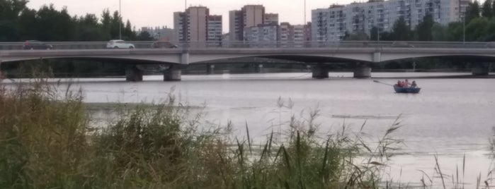 Володарский мост is one of 1.