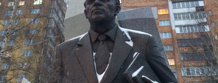 Monument to Andrey Sakharov is one of Скульптуры и памятники  на улицах Н.Новгорода.